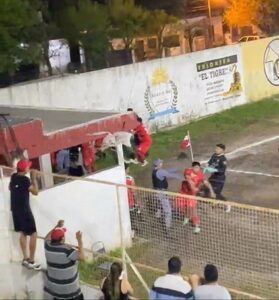 Sáenz Peña. SIGUEN PRÓFUGOS LOS TRES JUGADORES QUE AGREDIERON E HIRIERON A UN POLICÍA