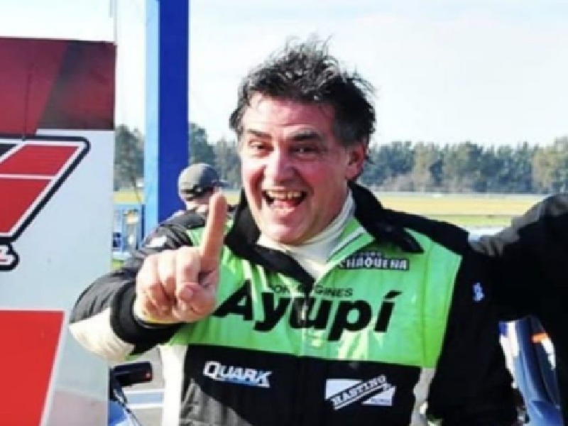 Tragedia en el automovilismo. Un piloto se descompensó en plena carrera y murió a una vuelta del final